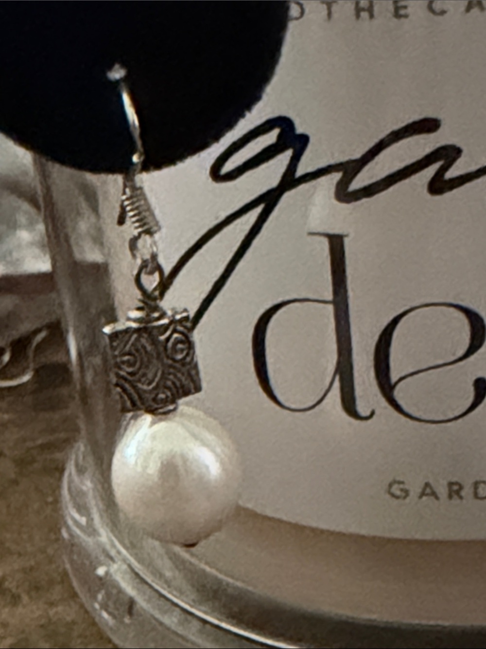Fresh water white teardrop shaped sterling silver stamped wires pierced earrings - Picture 10 of 12
